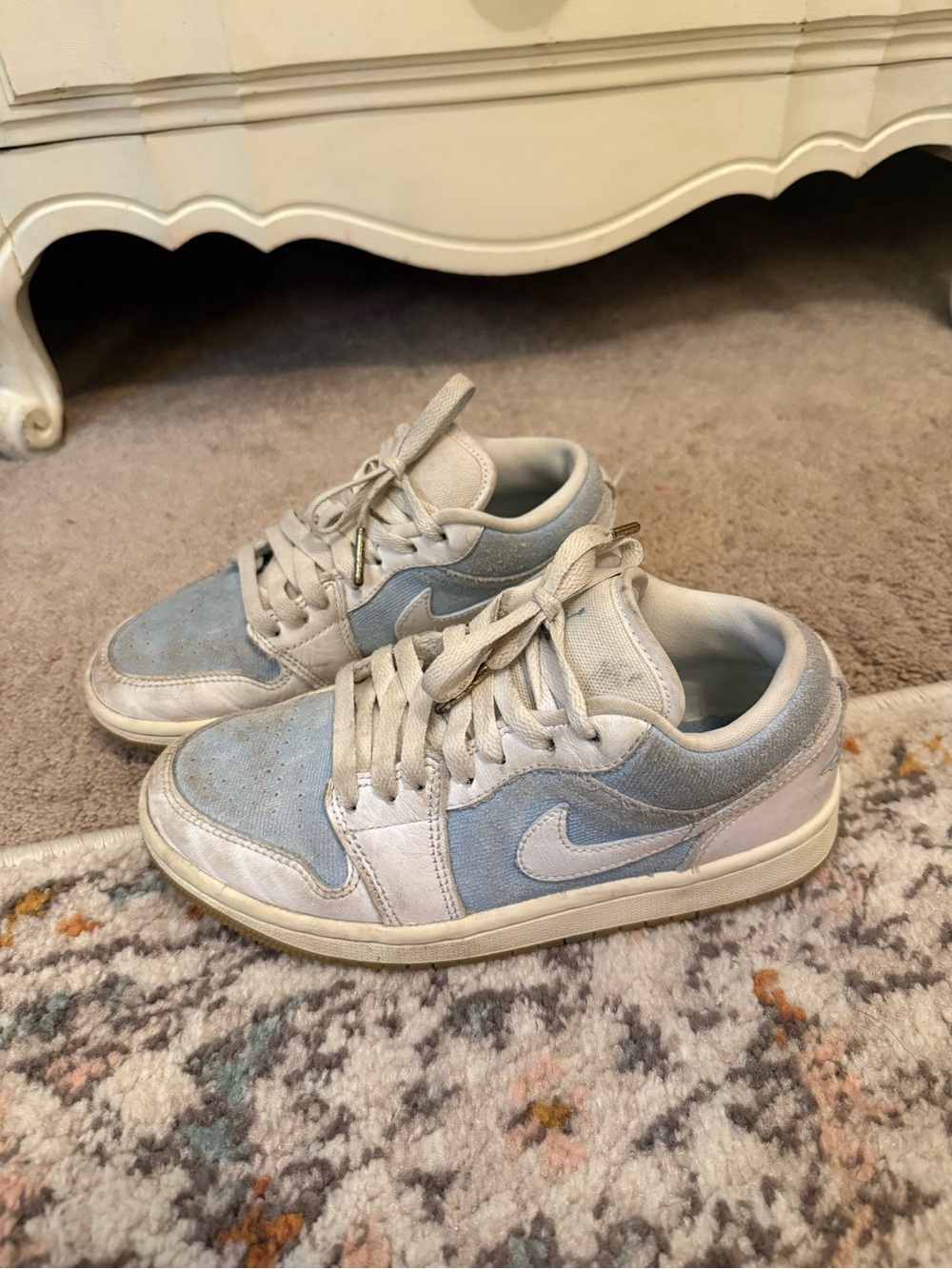 Nike Low Top Sneakers in Light Blue and Cream